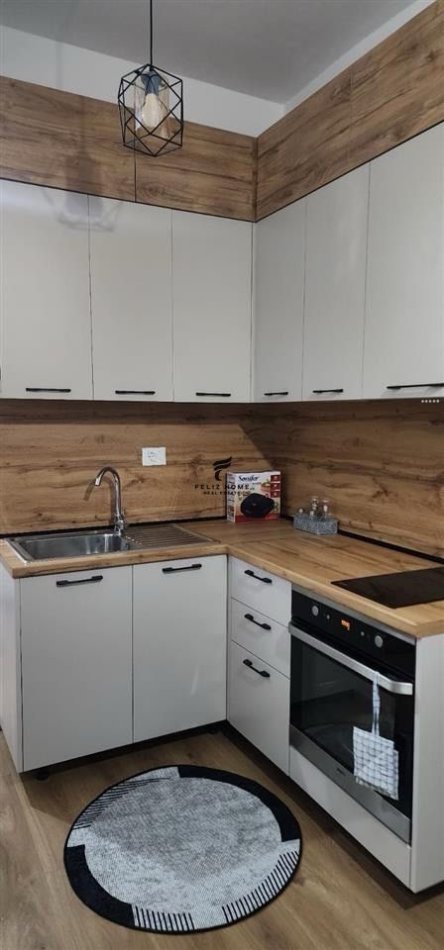 Tirane, jepet me qera garsonier 1+1 Kati 1, 45 m² 370 € (ALI DEMI)