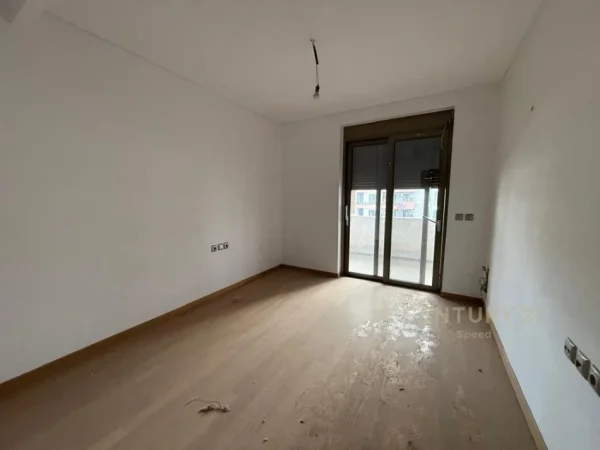 Tirane, shes apartament 3+1+Aneks+Ballkon Kati 7, 137 m² 218.000 € (Unaza e Re)