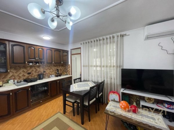 Tirane, jepet me qera apartament 2+1+Aneks+Ballkon Kati 1, 133 m² 2.500 € (Vasil Shanto)