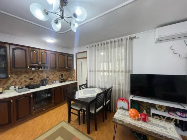 Tirane, jepet me qera apartament 2+1+Aneks+Ballkon Kati 1, 133 m² 2.500 € (Vasil Shanto)