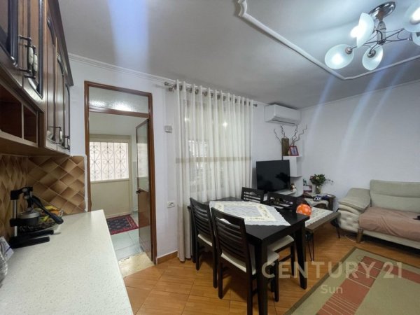 Tirane, jepet me qera apartament 2+1+Aneks+Ballkon Kati 1, 133 m² 2.500 € (Vasil Shanto)