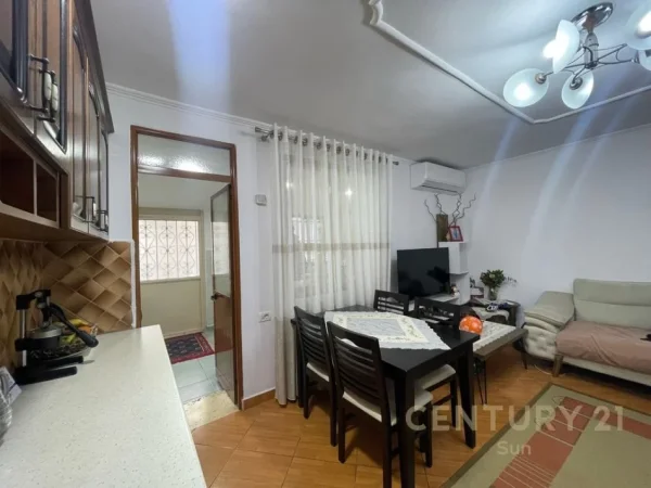 Tirane, jepet me qera apartament 2+1+Aneks+Ballkon Kati 1, 133 m² 2.500 € (Vasil Shanto)