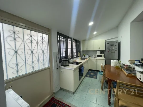 Tirane, jepet me qera apartament 2+1+Aneks+Ballkon Kati 1, 133 m² 2.500 € (Vasil Shanto)