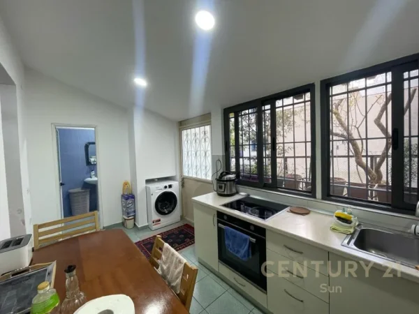 Tirane, jepet me qera apartament 2+1+Aneks+Ballkon Kati 1, 133 m² 2.500 € (Vasil Shanto)