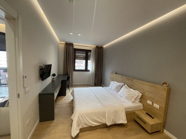Tirane, shitet apartament 1+1 Kati 4, 216 m² (Barrikadave)