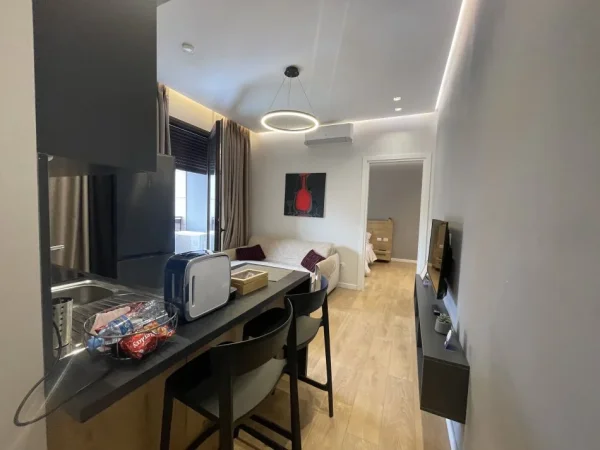 Tirane, shitet apartament 1+1 Kati 4, 216 m² (Barrikadave)