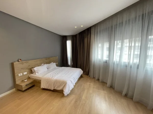 Tirane, shitet apartament 1+1 Kati 4, 216 m² (Barrikadave)