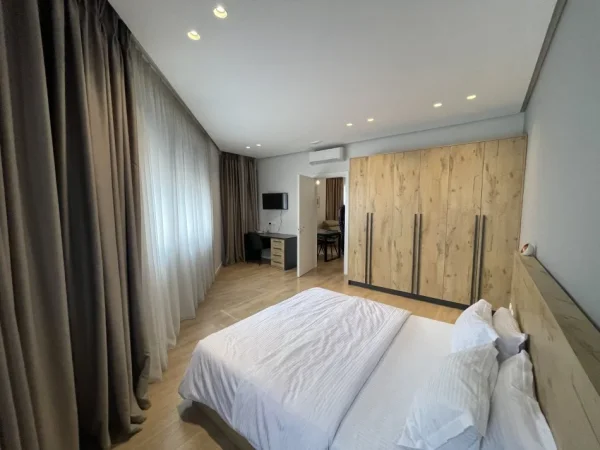 Tirane, shitet apartament 1+1 Kati 4, 216 m² (Barrikadave)