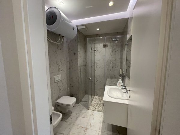 Tirane, shitet apartament 1+1 Kati 4, 216 m² (Barrikadave)
