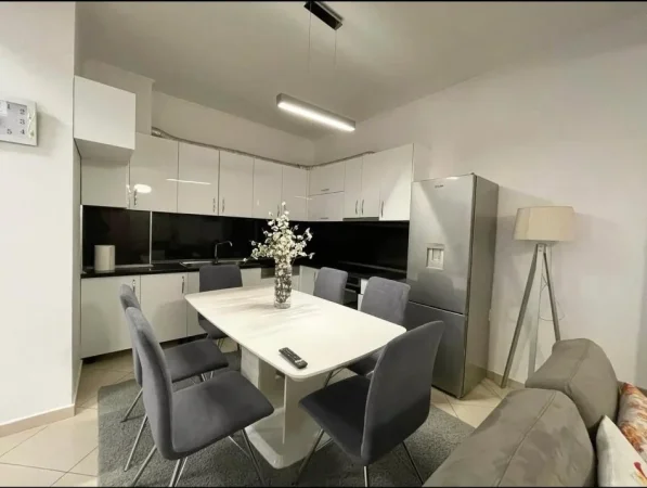 Tirane, jap me qera apartament 3+1+Ballkon Kati 3, 102 m² 550€ (Golden Park 3)