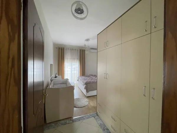 Tirane, jepet me qera apartament 2+1 Kati 2, 90 m² 650 € (Sauk i vjeter)