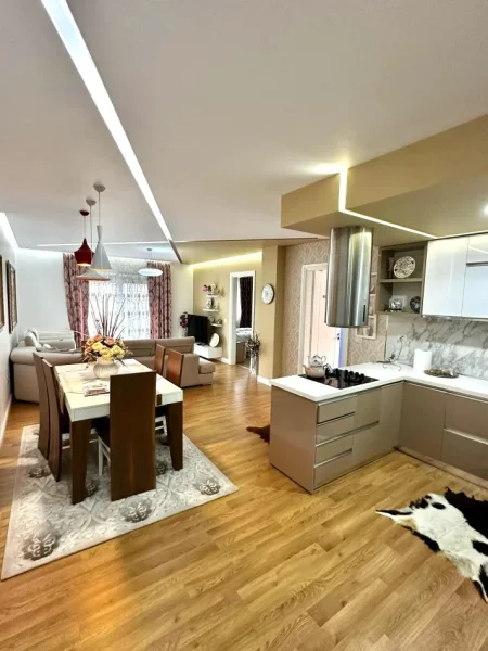 ✨ SHITET: 2+1+Ballkon ( 📍 Kop. Zoologjik - Rr. Eduard Mano) Totalisht i Arreduar & Investuar --  Kati 3, 107 m² (225.000 Euro)