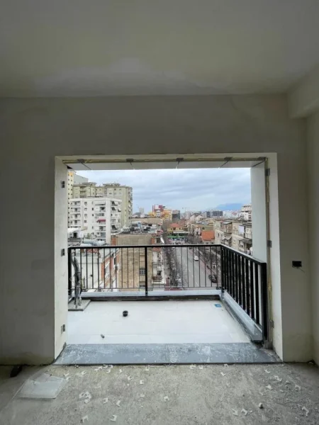 Tirane, shitet apartament 2+1+Ballkon Kati 5, 105 m² 280.000 € (Rruga Barrikadave)