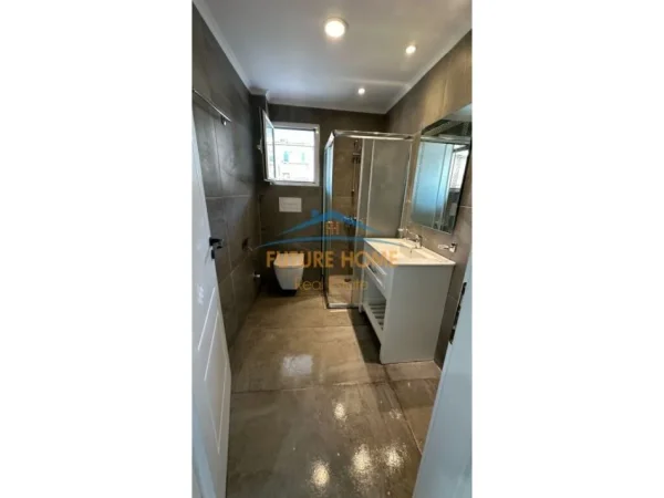 Tirane, shes apartament 1+1+Ballkon Kati 4, 75 m² 148.000 € (Rruga e Kavajes)