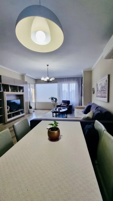 Tirane, shes apartament 2+1+Ballkon Kati 4, 101 m² 175.000 € (Rr. Vllazen Huta pas Ministrise se Jashtme)