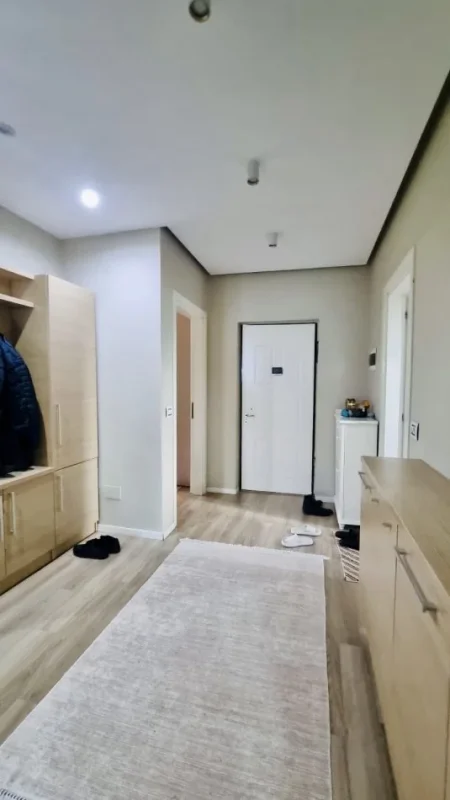 Tirane, shes apartament 2+1+Ballkon Kati 4, 101 m² 175.000 € (Rr. Vllazen Huta pas Ministrise se Jashtme)