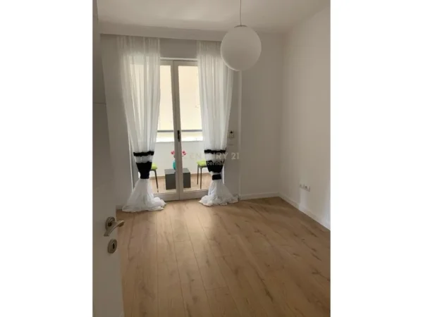 Tirane, jepet me qera apartament Kati 8, 100 m² 850 € 
