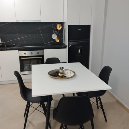 Jepet me qera apartament 2+1+Ballkon Kati 2, 500 € (Rruga 5 Maji)