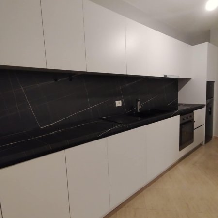 Jepet me qera apartament 2+1+Ballkon Kati 2, 500 € (Rruga 5 Maji)