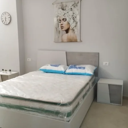 Jepet me qera apartament 2+1+Ballkon Kati 2, 500 € (Rruga 5 Maji)
