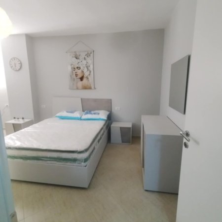 Jepet me qera apartament 2+1+Ballkon Kati 2, 500 € (Rruga 5 Maji)