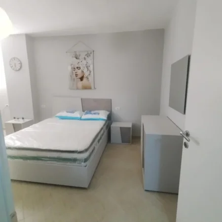 Jepet me qera apartament 2+1+Ballkon Kati 2, 500 € (Rruga 5 Maji)