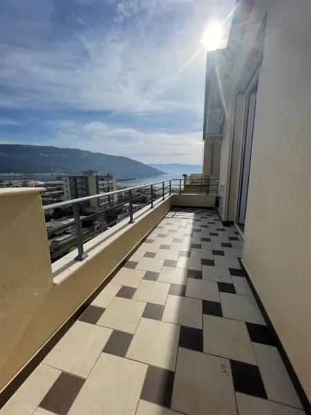 Vlore, shitet apartament 2+1+Ballkon Kati 6, 103 m² (Vlore)