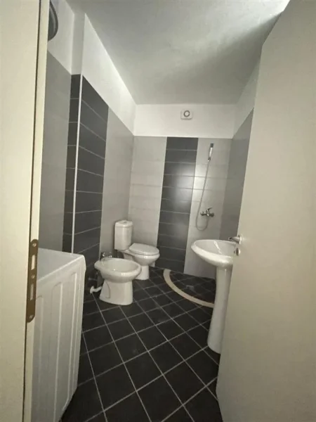 Vlore, shitet apartament 2+1+Ballkon Kati 6, 103 m² (Vlore)