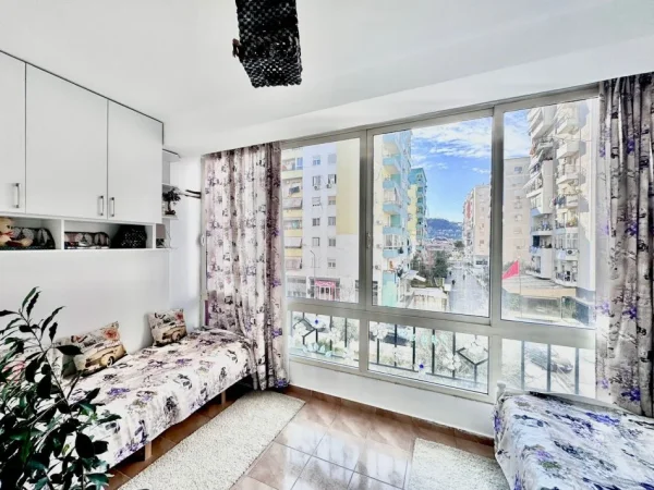 Tirane, jepet me qera apartament 2+1+Aneks Kati 3, 78 m² 450 € (yzberisht)