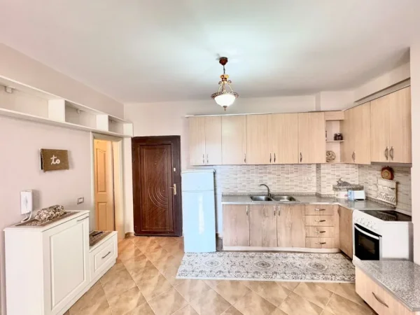 Tirane, jepet me qera apartament 1+1+Aneks Kati 3, 78 m² 450 € (yzberisht)