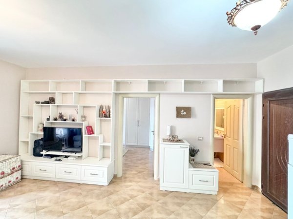 Tirane, jepet me qera apartament 1+1+Aneks Kati 3, 78 m² 450 € (yzberisht)
