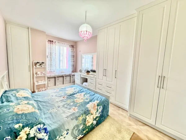 Tirane, jepet me qera apartament 1+1+Aneks Kati 3, 78 m² 450 € (yzberisht)