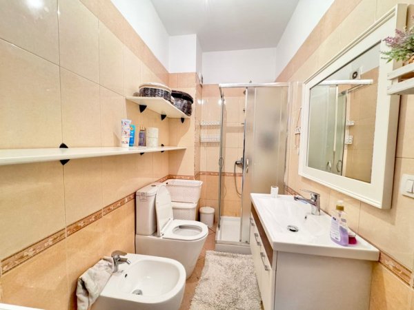 Tirane, jepet me qera apartament 1+1+Aneks Kati 3, 78 m² 450 € (yzberisht)