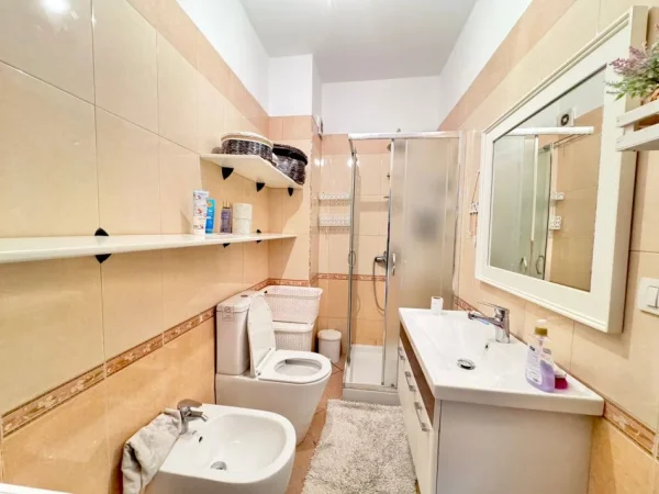 Tirane, jepet me qera apartament 1+1+Aneks Kati 3, 78 m² 450 € (yzberisht)