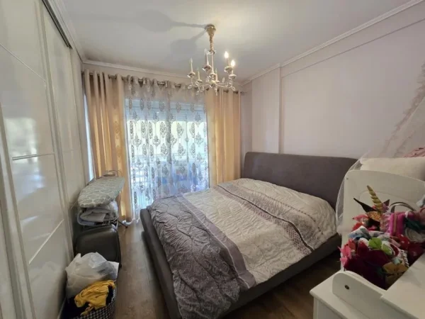 Tirane, jepet me qera apartament 1+1+Aneks+Ballkon Kati 5, 71 m² 450 € (5 maji)