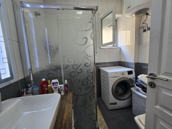 Tirane, jepet me qera apartament 1+1+Aneks+Ballkon Kati 5, 71 m² 450 € (5 maji)