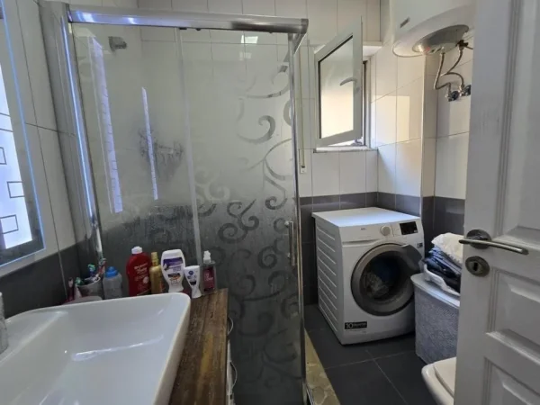 Tirane, jepet me qera apartament 1+1+Aneks+Ballkon Kati 5, 71 m² 450 € (5 maji)