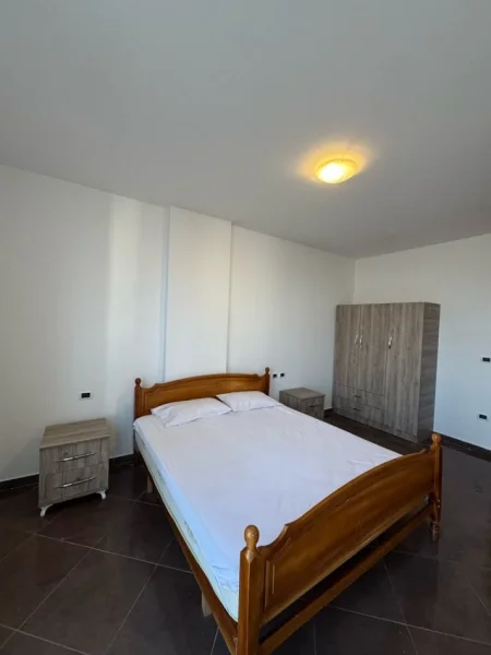 Tirane, jepet me qera apartament Kati 3, 80 m² 450 € (JEPET ME QERA SHTEPIA 2+1 NE ASTIR TEK PALLATET FRATARI VETEM 450 EURO NE MUAJ)