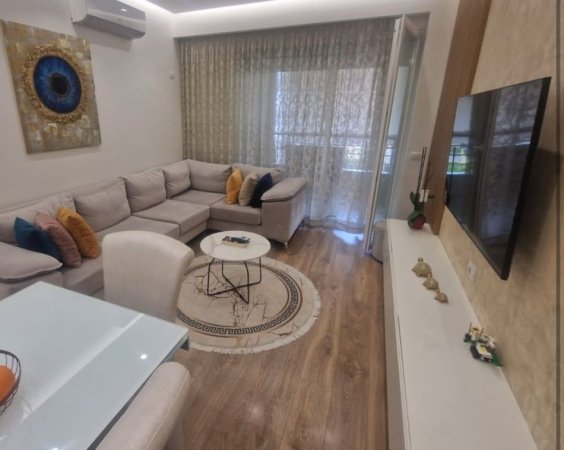 Tirane, shitet apartament 2+1+Ballkon Kati 5, 100 m² 279.999 € (Komuna e Parisit)