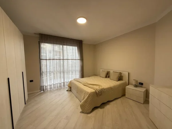 Tirane, jepet me qera apartament 2+1 Kati 3, 115 m² 500 € (JEPET APARTAMENT 2+1 ME QIRA YZBERISHT)