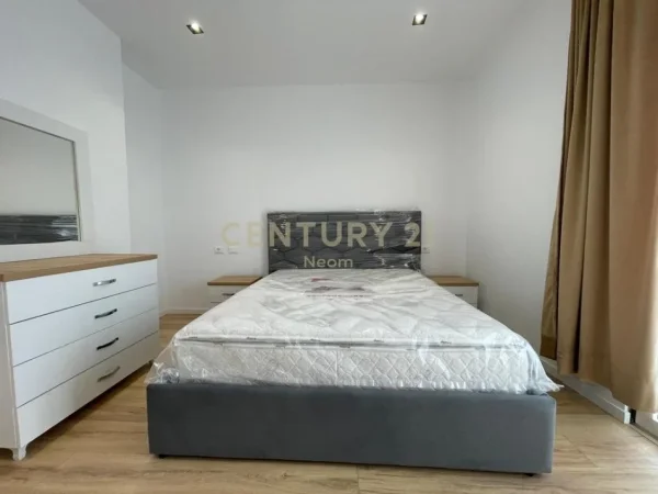 Tirane, jepet me qera apartament 2+1 Kati 2, 95 m² 550 € (Kombinat)
