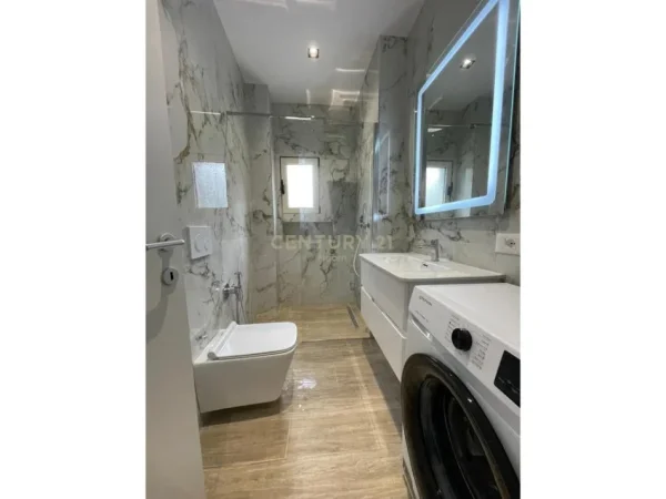 Tirane, jepet me qera apartament 2+1 Kati 2, 95 m² 550 € (Kombinat)