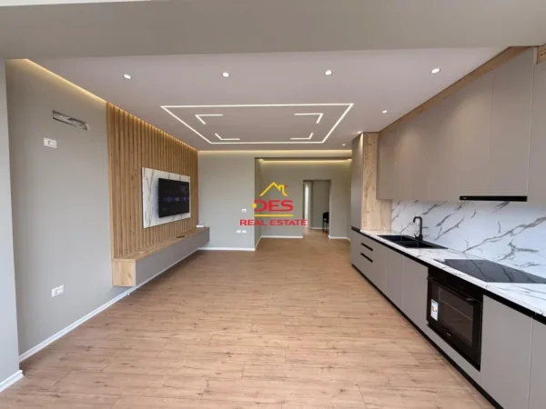 Vlore, shitet apartament+verande | Penthouse 2+1+Ballkon , 131 m² 187.000 € (Rruga Janaq Kilica)