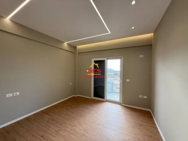 Vlore, shitet apartament+verande | Penthouse 2+1+Ballkon , 131 m² 187.000 € (Rruga Janaq Kilica)