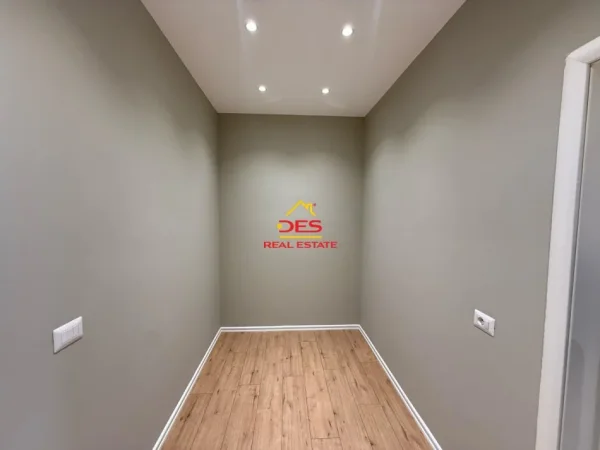 Vlore, shitet apartament+verande | Penthouse 2+1+Ballkon , 131 m² 187.000 € (Rruga Janaq Kilica)