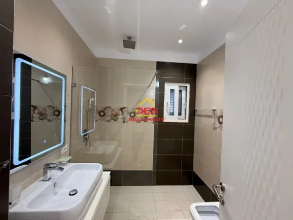 Vlore, shitet apartament+verande | Penthouse 2+1+Ballkon , 131 m² 187.000 € (Rruga Janaq Kilica)