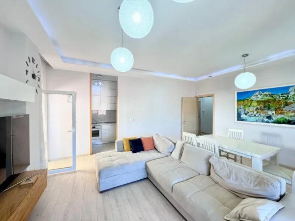 Tirane, shitet apartament 2+1+Aneks+Ballkon Kati 3, 143 m² 250.000 € (liqeni i thate)