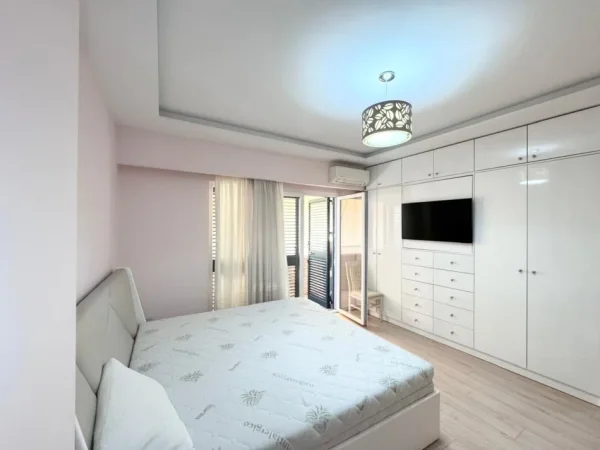 Tirane, shitet apartament 2+1+Aneks+Ballkon Kati 3, 143 m² 250.000 € (liqeni i thate)