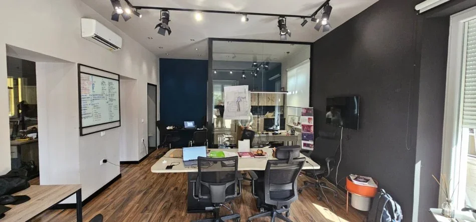 Tirane, jepet me qera zyre Kati 2, 140 m² 1.700 € (Rruga Sulejman Delvina)