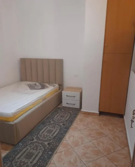 Tirane, jepet me qera apartament 2+1+Ballkon Kati 2, 70 m² 550 € (Don Bosko)